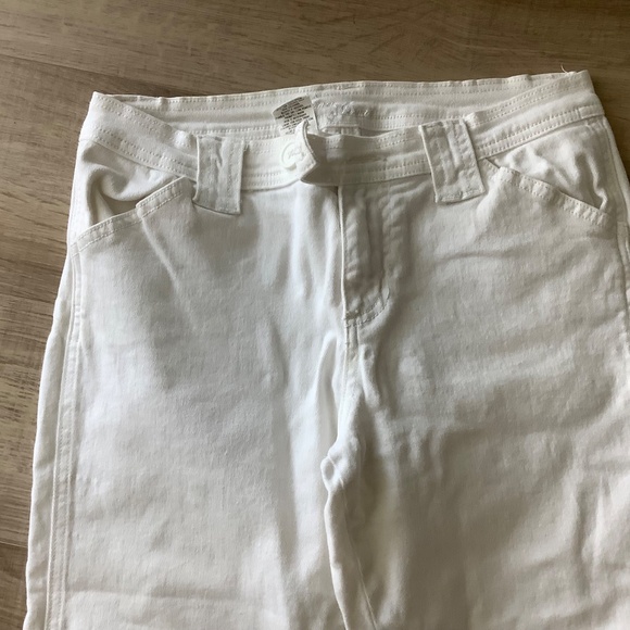 White Capri pants 8P - Picture 2 of 3